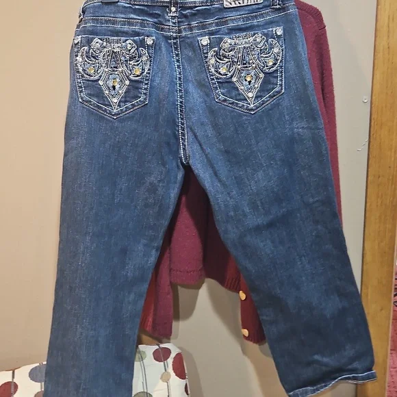 L.A. Idol Blue Denim Jeans with White Stitching Comes With A Cute Top - Picture 9 of 13
